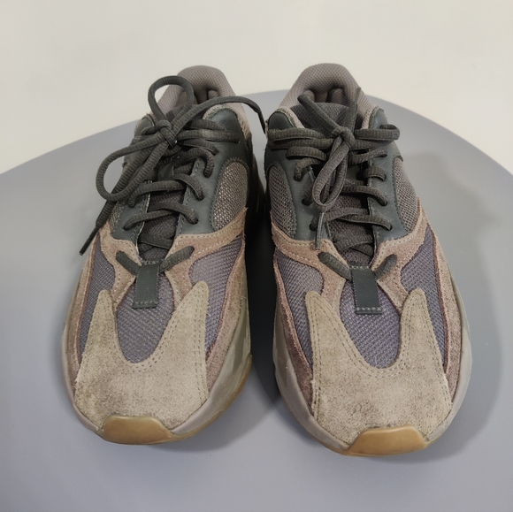 Adidas Yeezy Boost 700 Mauve - Picture 2 of 9